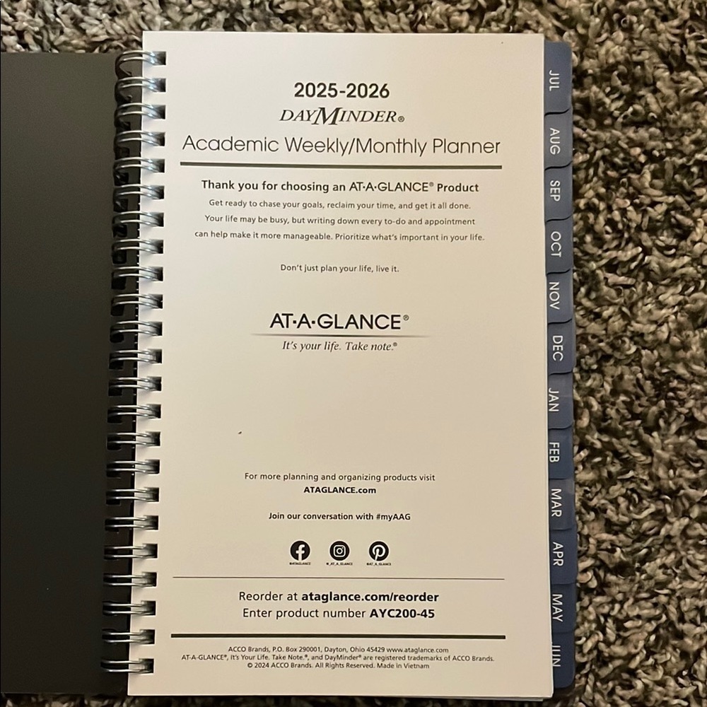 AT-A-GLANCE 2025-2026 Weekly Planner - Picture 2 of 5